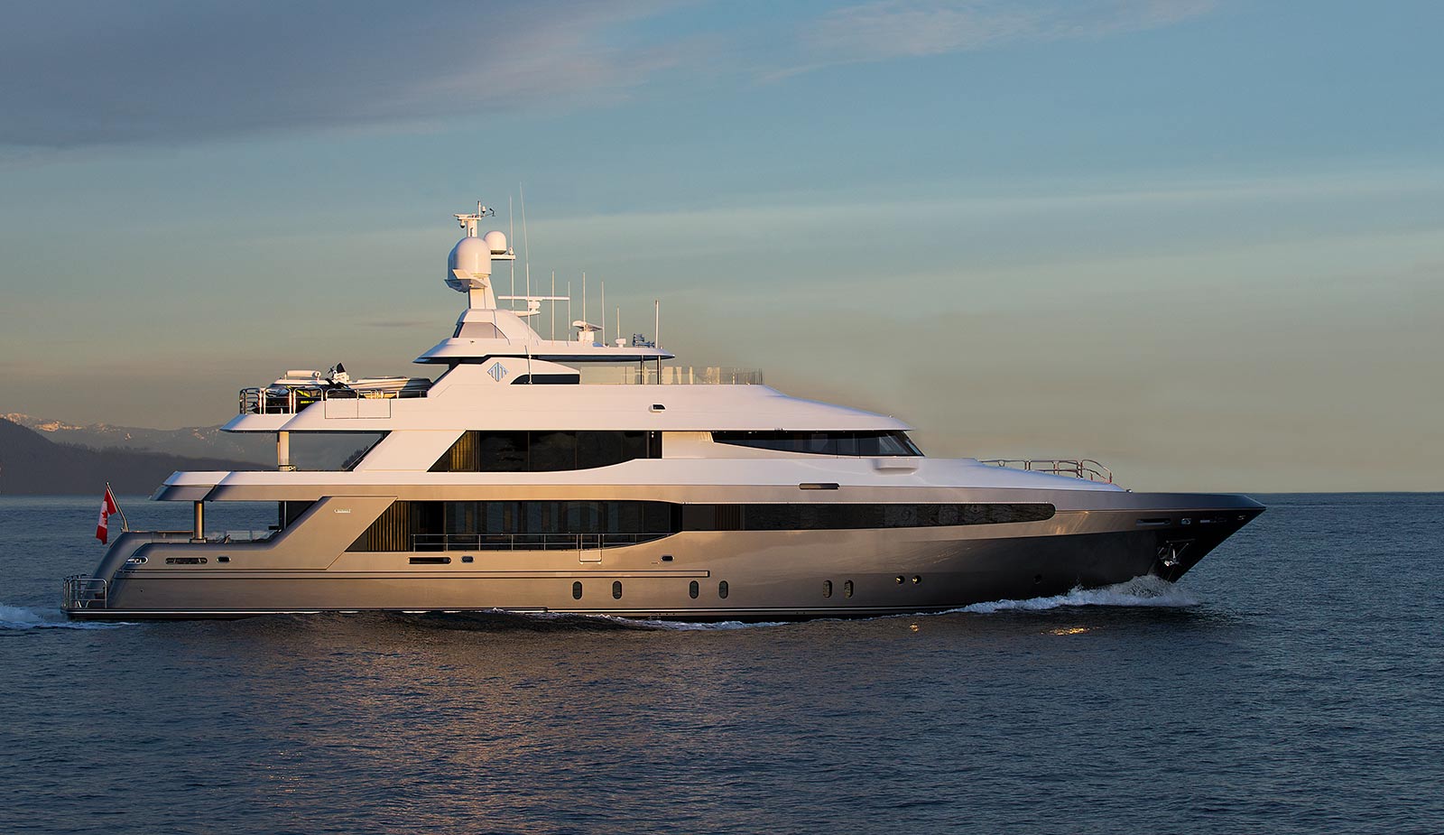 Kahlenberg marine signaling yacht at sea